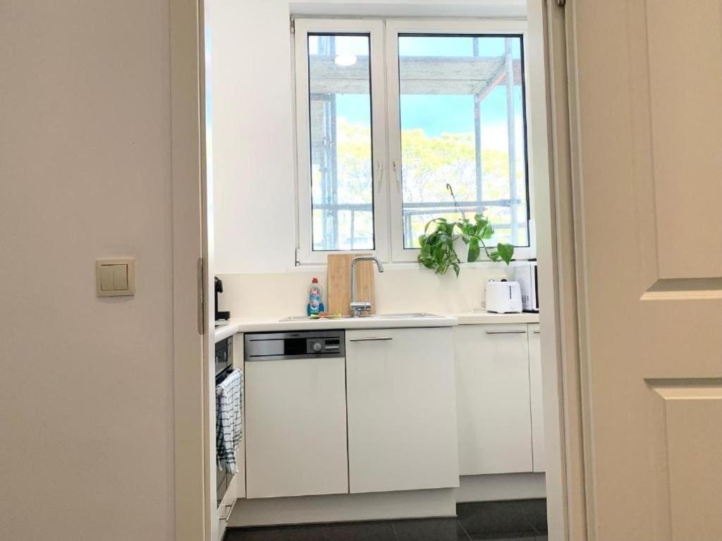Apartment & Modern With Balcony Wien