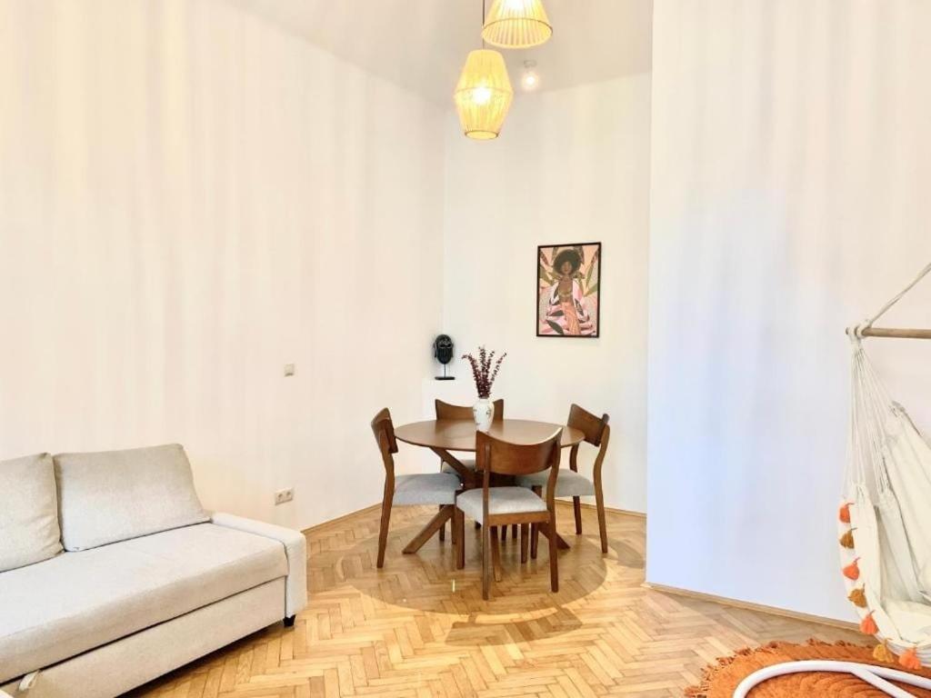 & Modern With Balcony * Wien