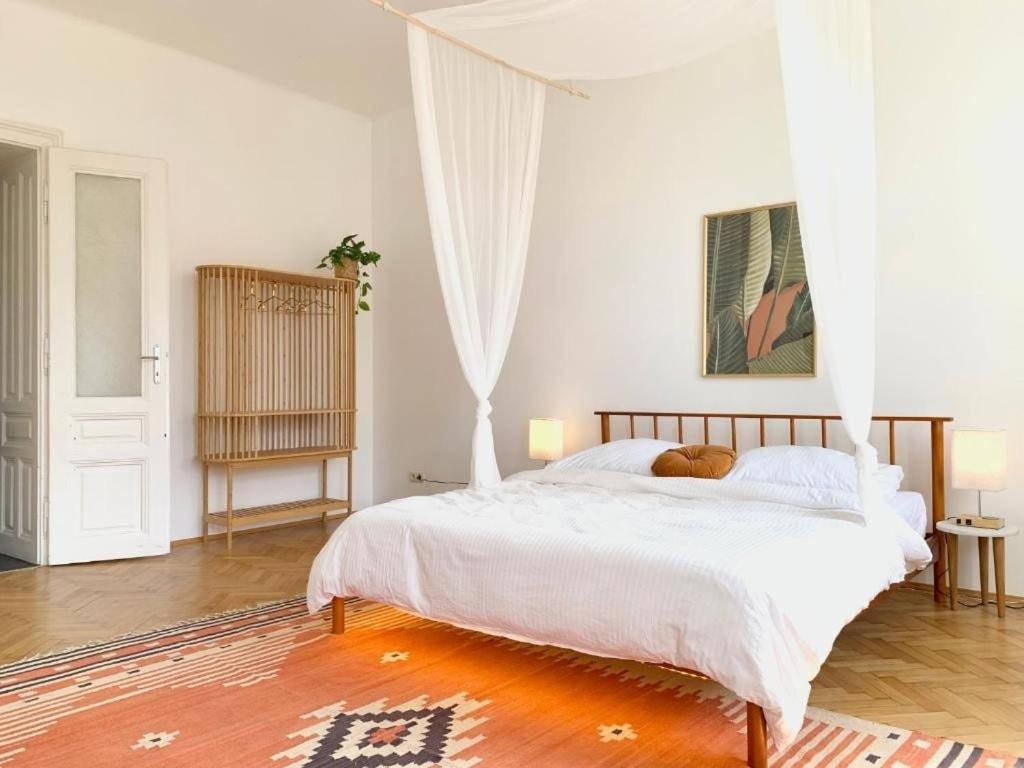 & Modern With Balcony Apartment Wien